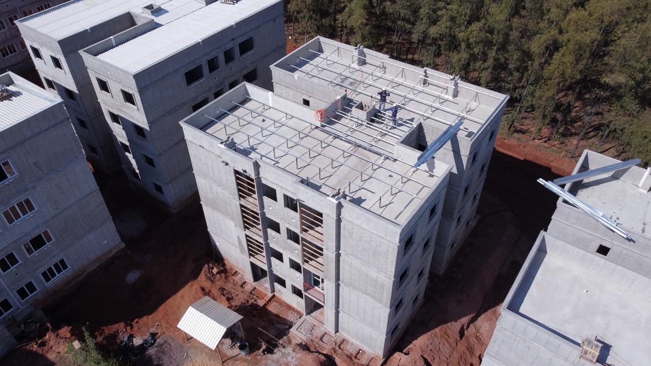 Estrutura para telhado em light steel frame - Obra conjunto residencial predial - Umuarama - PR