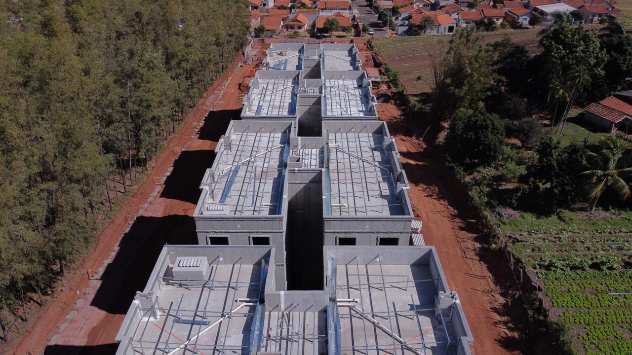 Estrutura para telhado em light steel frame - Obra conjunto residencial predial - Umuarama - PR